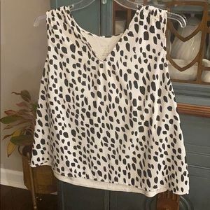 •3/$15• A NEW DAY— White Black Abstract Dots Top